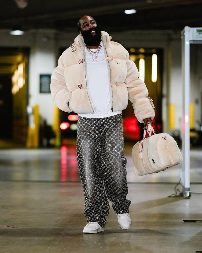 达拉斯独行侠窗口期完成体检，志在欧超杯名次提升，质疑声仍在，纪律约束更严格